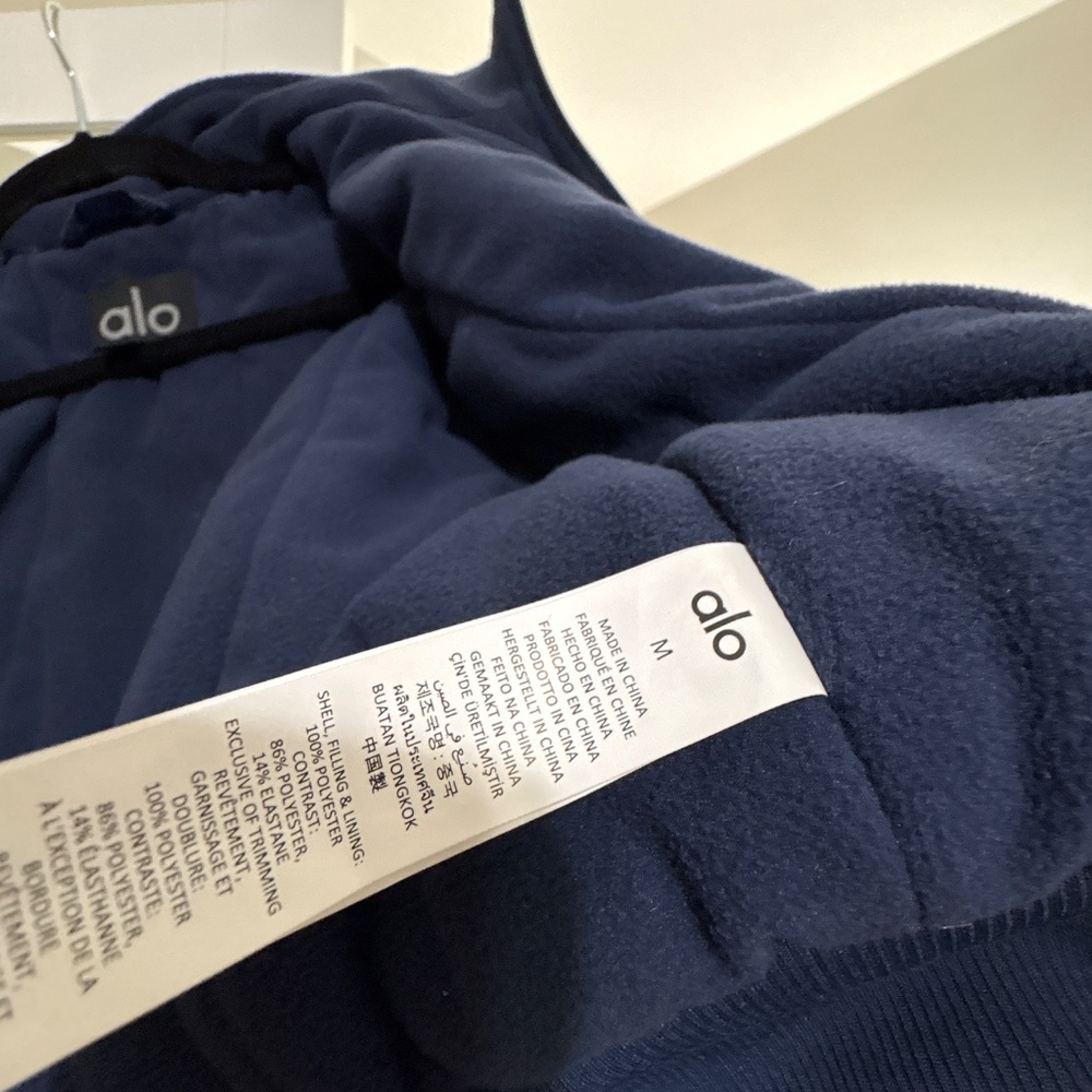 ALO Yoga Polar Fleece Cropped Wintry Mix Jacket in Navy size Medium NWT - Picture 5 of 5
